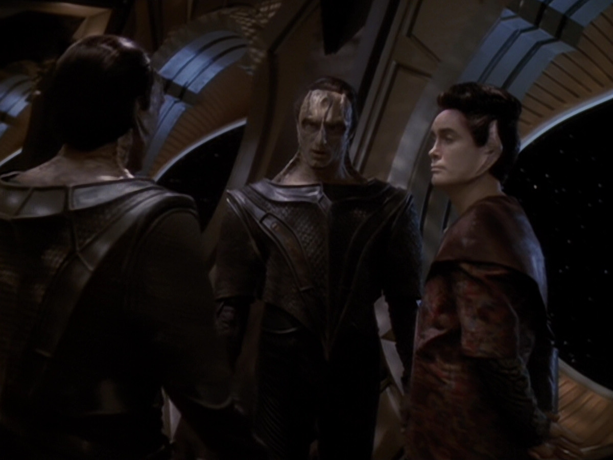 extant_StarTrek_DS9_6x05-FavorTheBold_02544.jpg