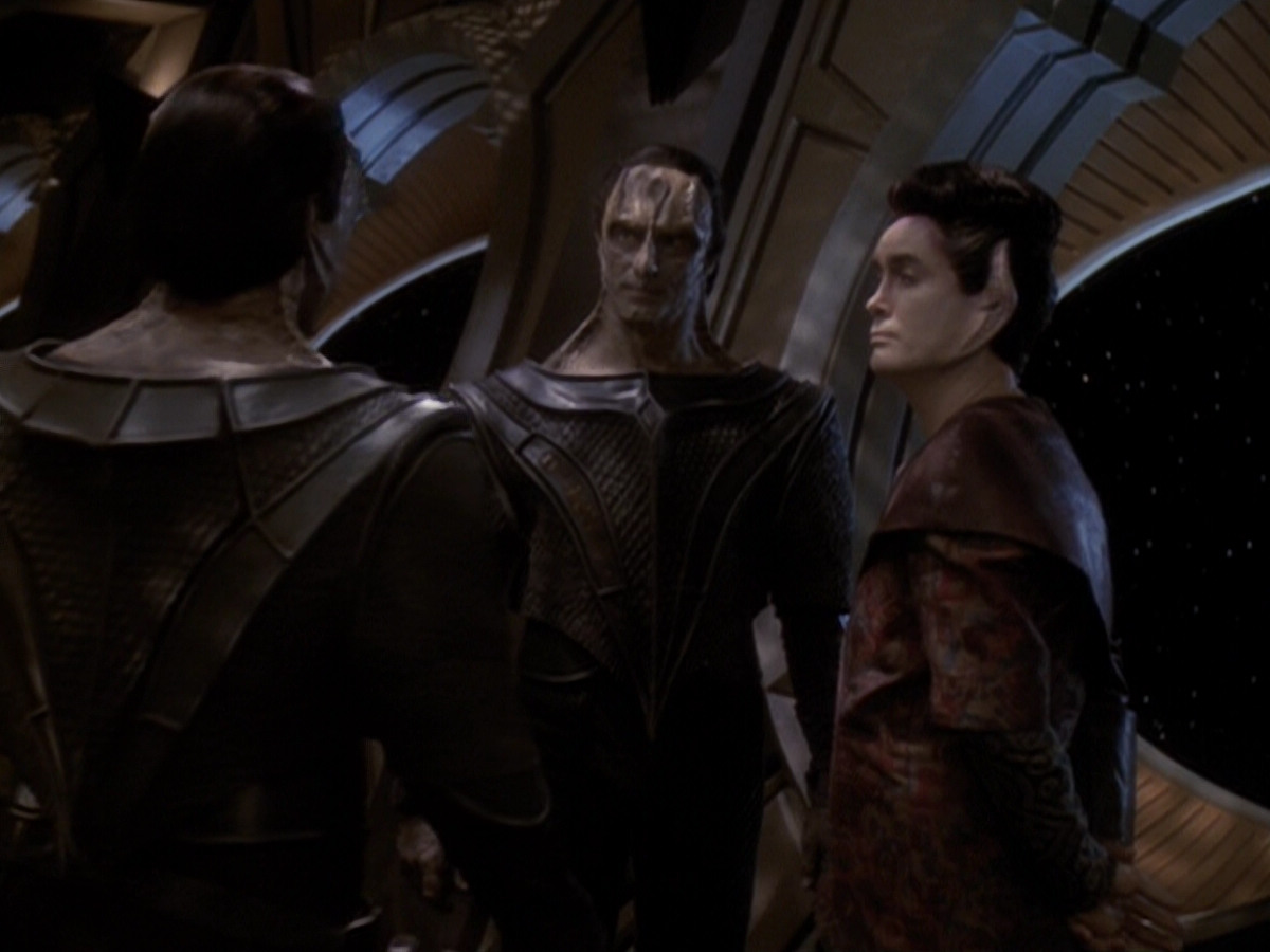 extant_StarTrek_DS9_6x05-FavorTheBold_02545.jpg