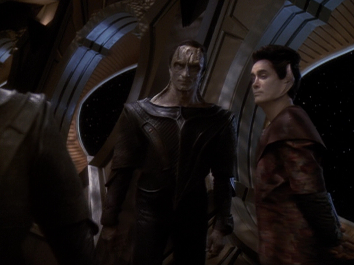 extant_StarTrek_DS9_6x05-FavorTheBold_02547.jpg