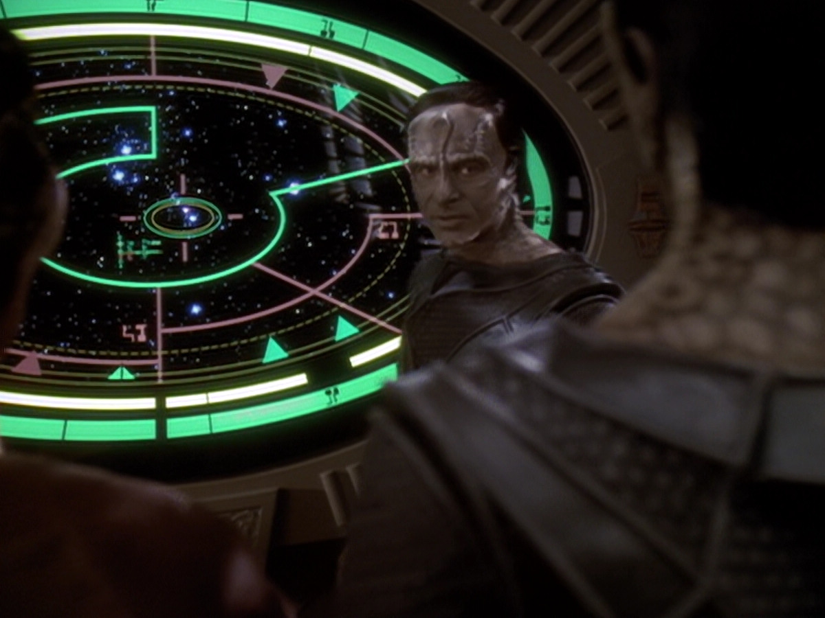 extant_StarTrek_DS9_6x05-FavorTheBold_02551.jpg