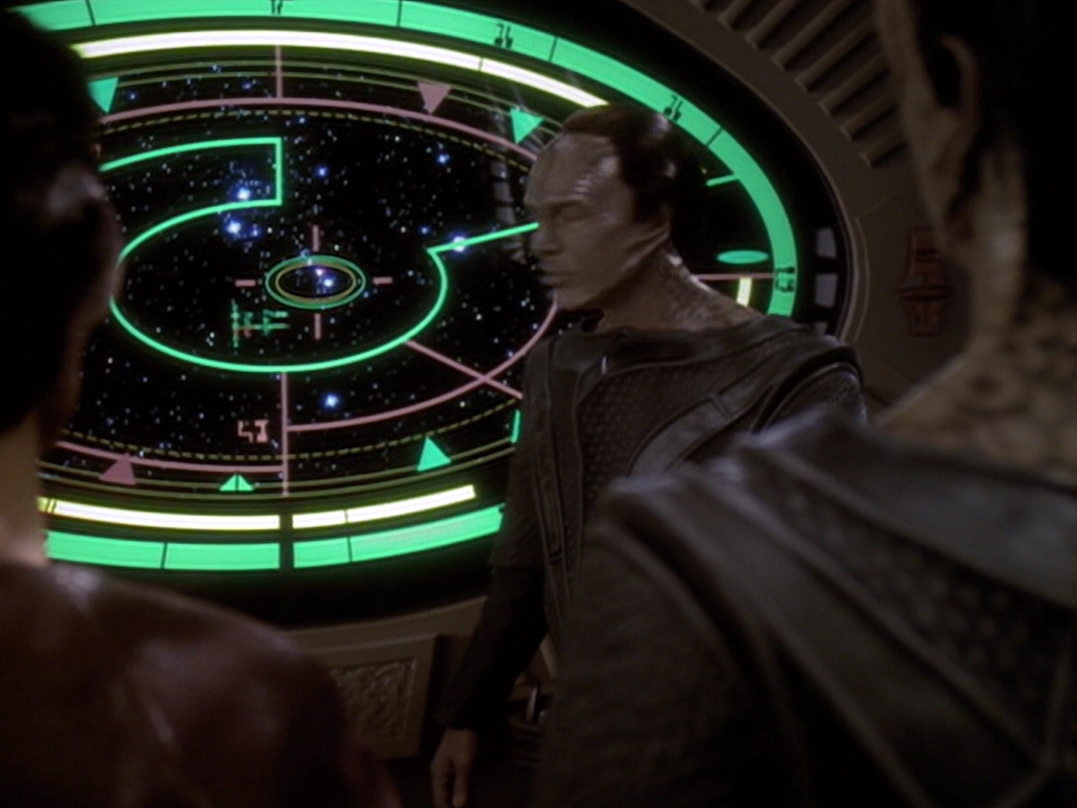 extant_StarTrek_DS9_6x05-FavorTheBold_02554.jpg
