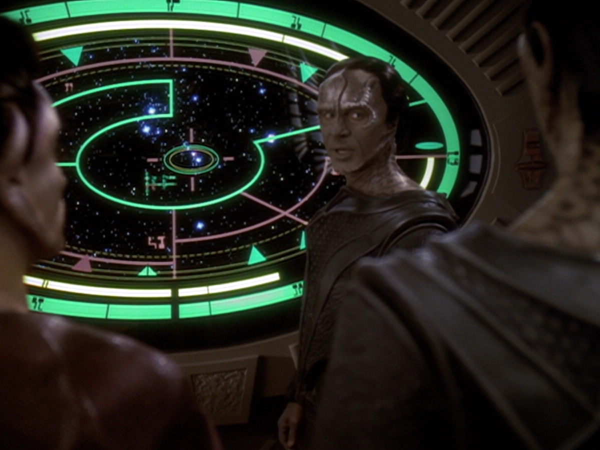 extant_StarTrek_DS9_6x05-FavorTheBold_02563.jpg