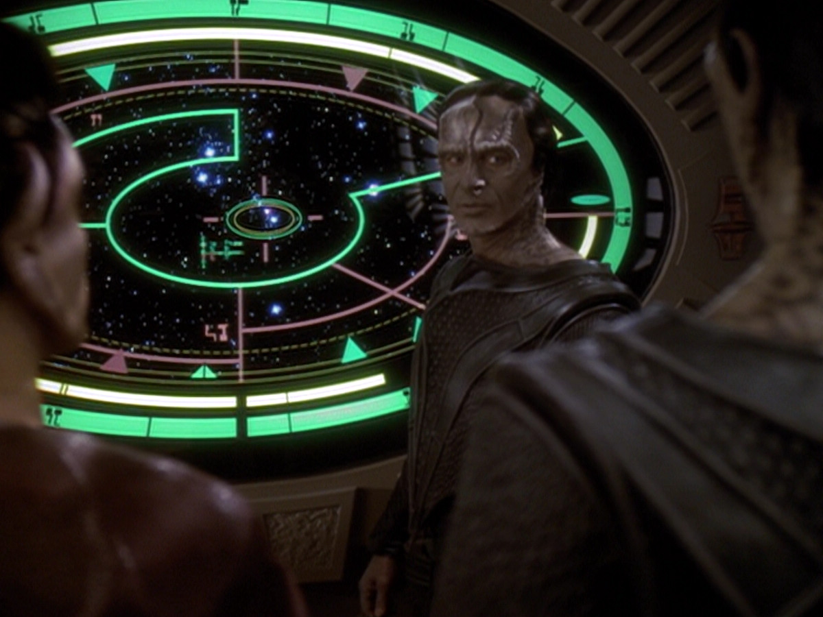 extant_StarTrek_DS9_6x05-FavorTheBold_02564.jpg