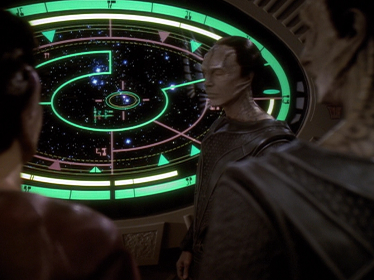 extant_StarTrek_DS9_6x05-FavorTheBold_02571.jpg