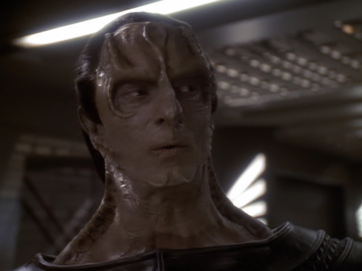 extant_StarTrek_DS9_6x05-FavorTheBold_02584.jpg