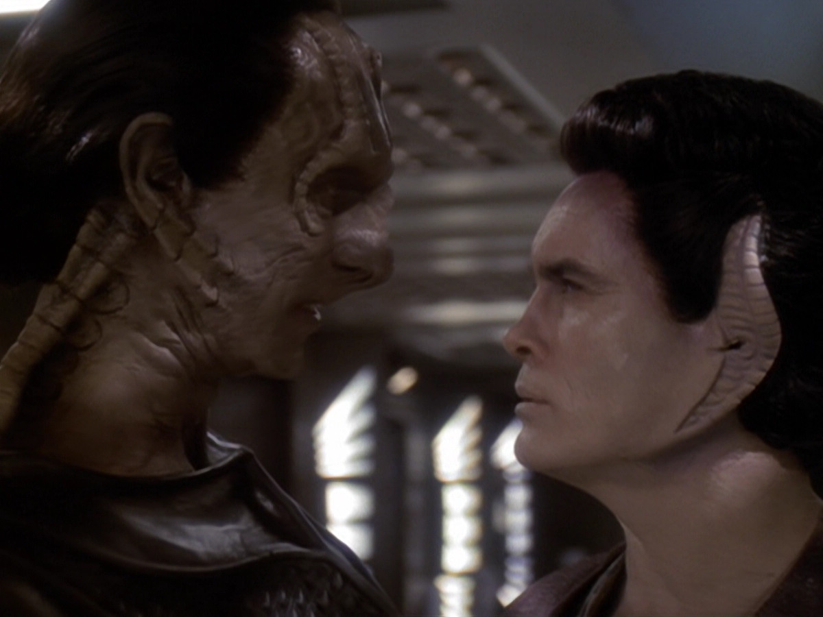 extant_StarTrek_DS9_6x05-FavorTheBold_02588.jpg