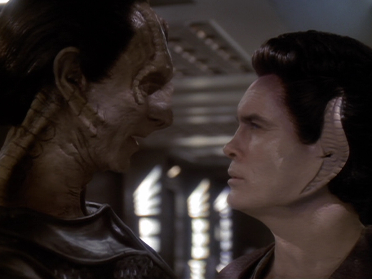 extant_StarTrek_DS9_6x05-FavorTheBold_02589.jpg