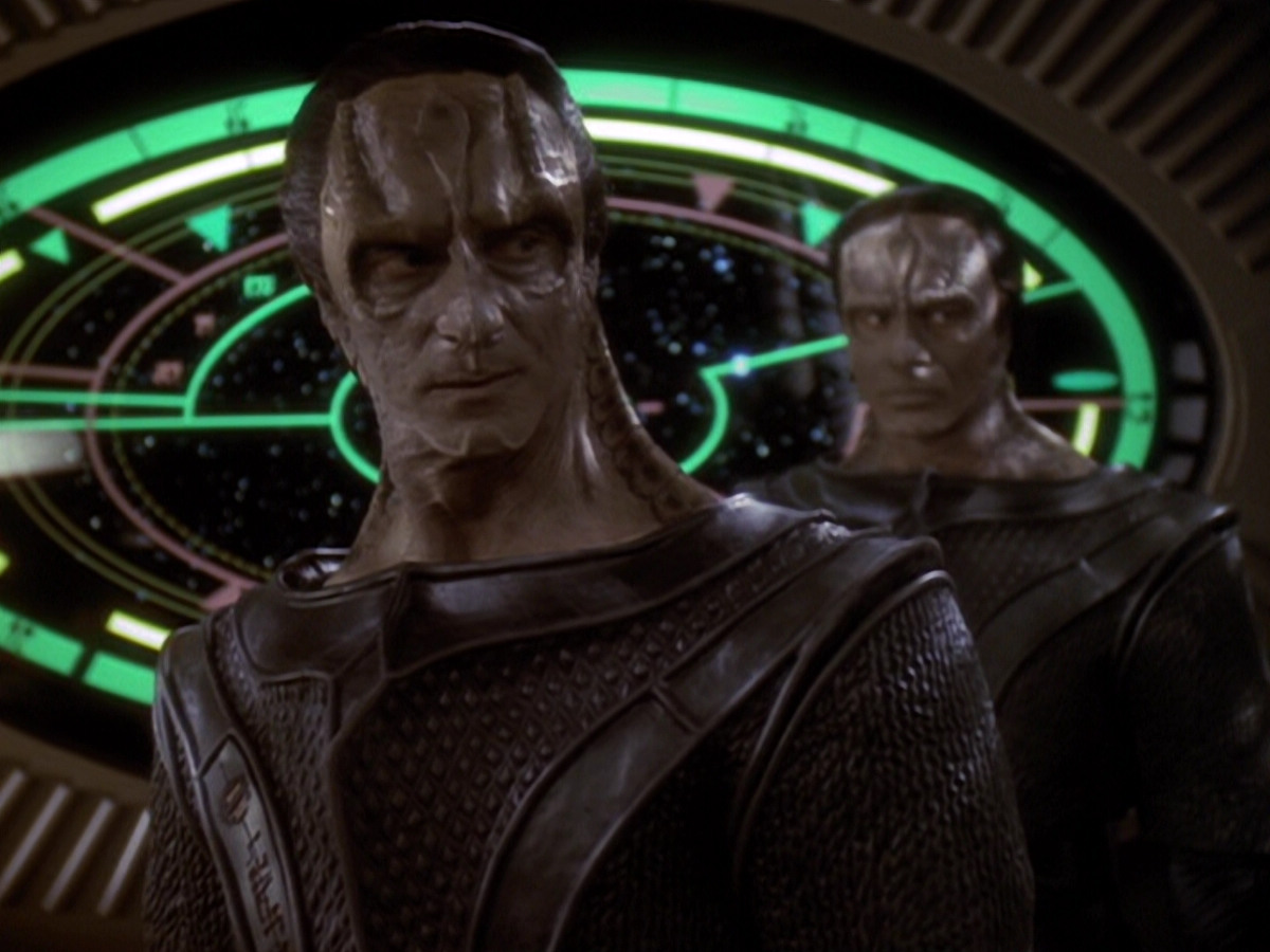 extant_StarTrek_DS9_6x05-FavorTheBold_02593.jpg