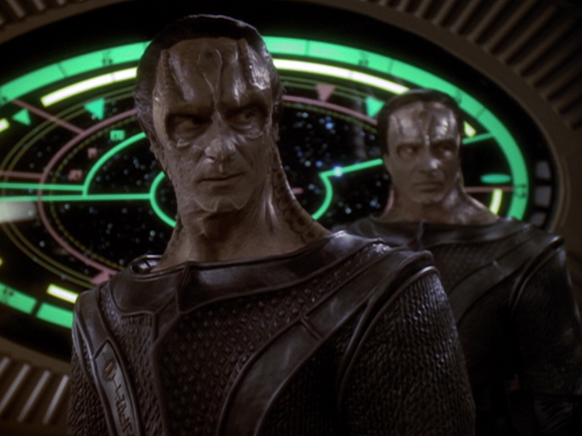 extant_StarTrek_DS9_6x05-FavorTheBold_02594.jpg