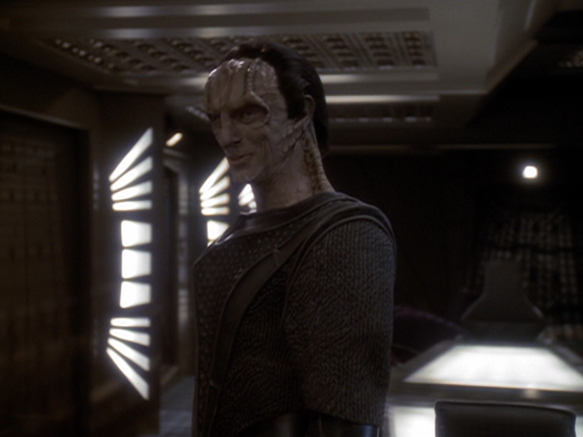 extant_StarTrek_DS9_6x05-FavorTheBold_02608.jpg