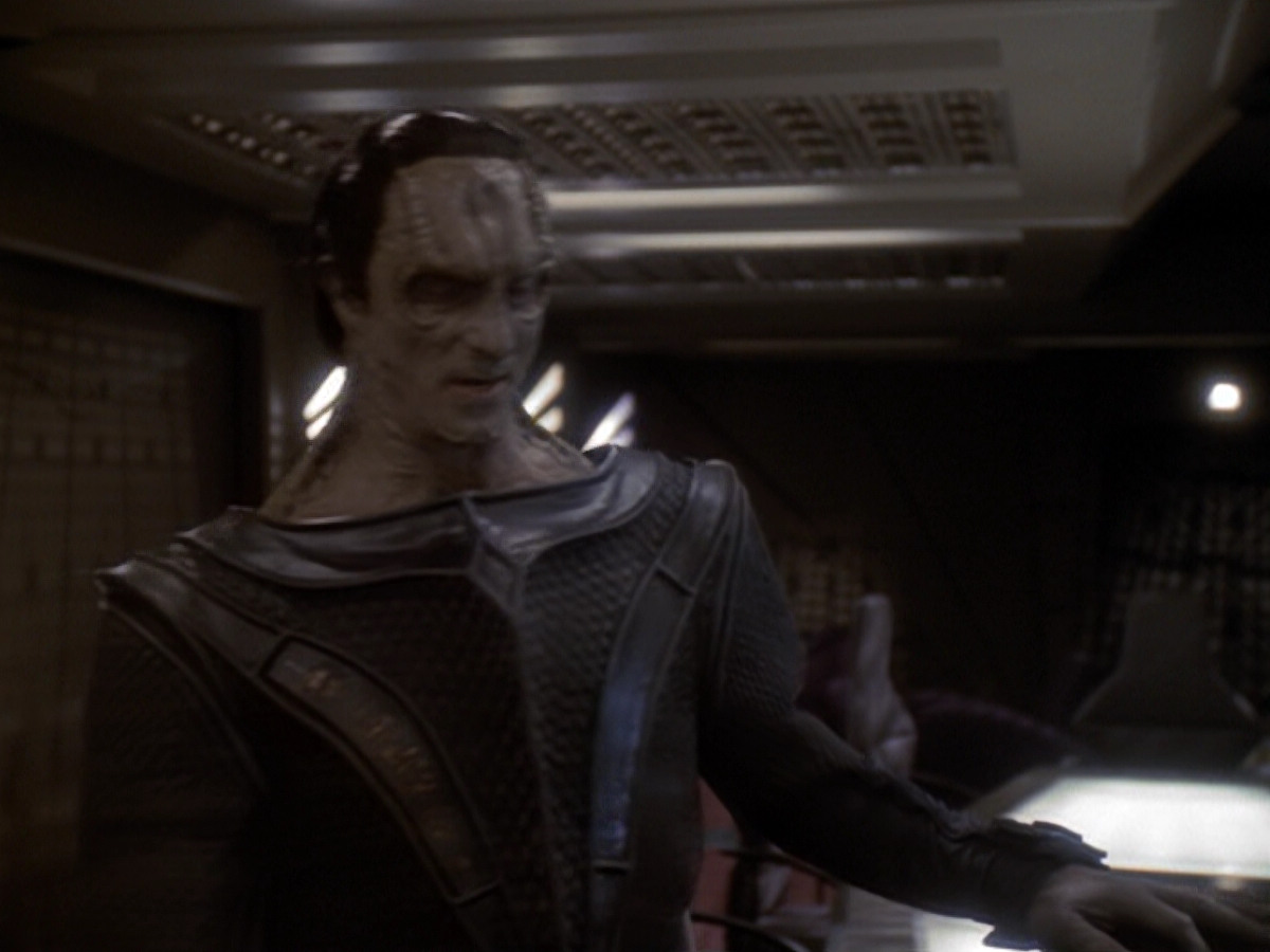extant_StarTrek_DS9_6x05-FavorTheBold_02616.jpg