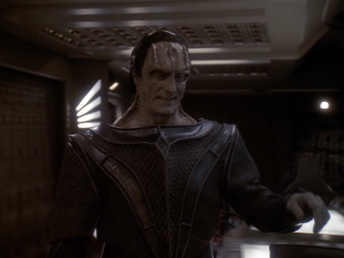 extant_StarTrek_DS9_6x05-FavorTheBold_02617.jpg