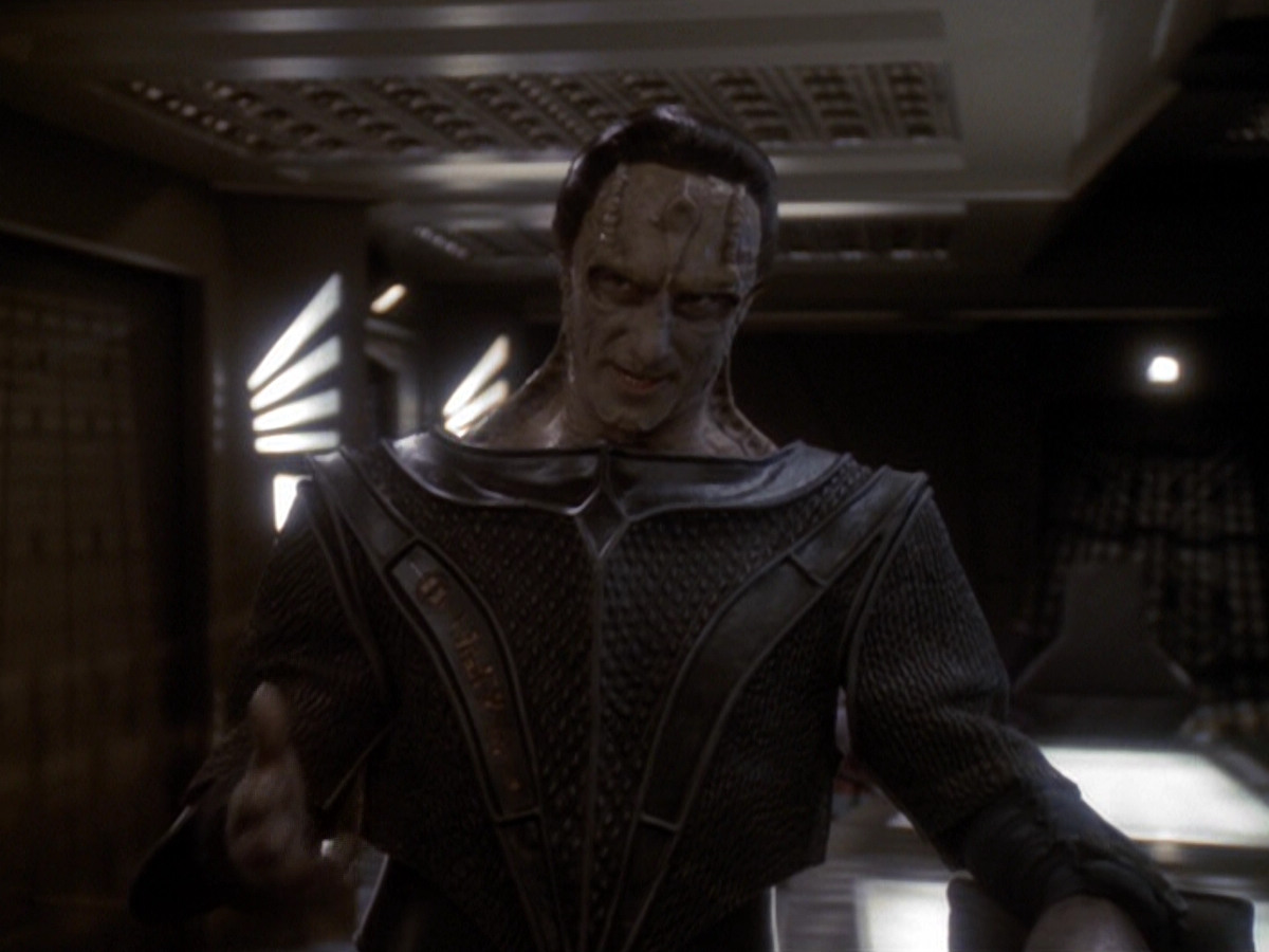 extant_StarTrek_DS9_6x05-FavorTheBold_02619.jpg