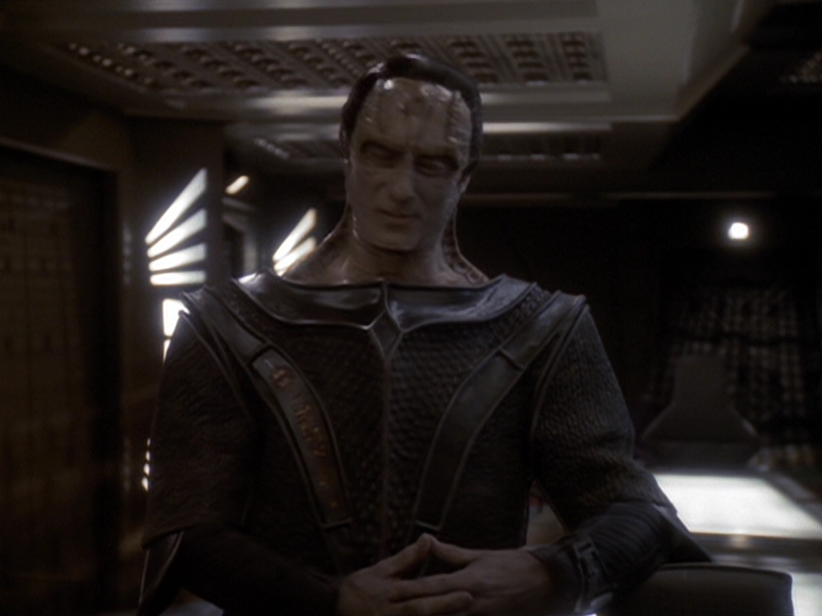 extant_StarTrek_DS9_6x05-FavorTheBold_02621.jpg