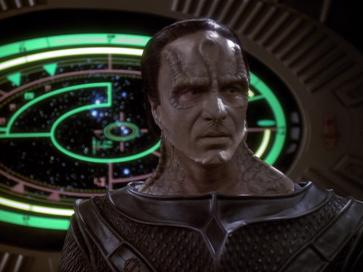 extant_StarTrek_DS9_6x05-FavorTheBold_02630.jpg