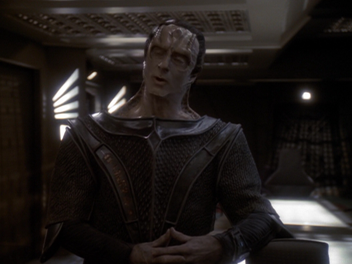 extant_StarTrek_DS9_6x05-FavorTheBold_02636.jpg