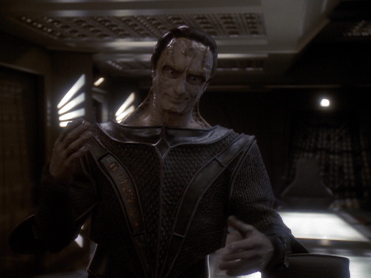 extant_StarTrek_DS9_6x05-FavorTheBold_02641.jpg