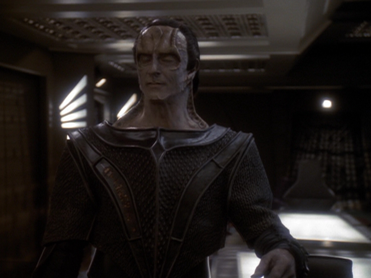 extant_StarTrek_DS9_6x05-FavorTheBold_02651.jpg