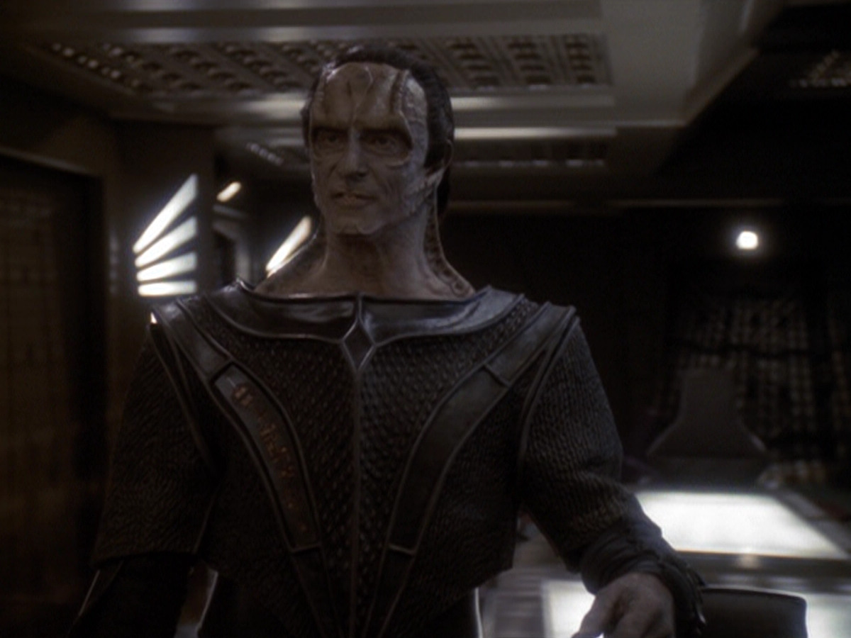 extant_StarTrek_DS9_6x05-FavorTheBold_02655.jpg