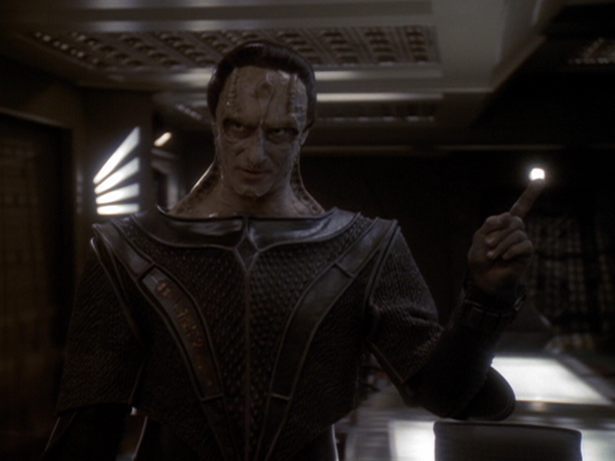 extant_StarTrek_DS9_6x05-FavorTheBold_02658.jpg