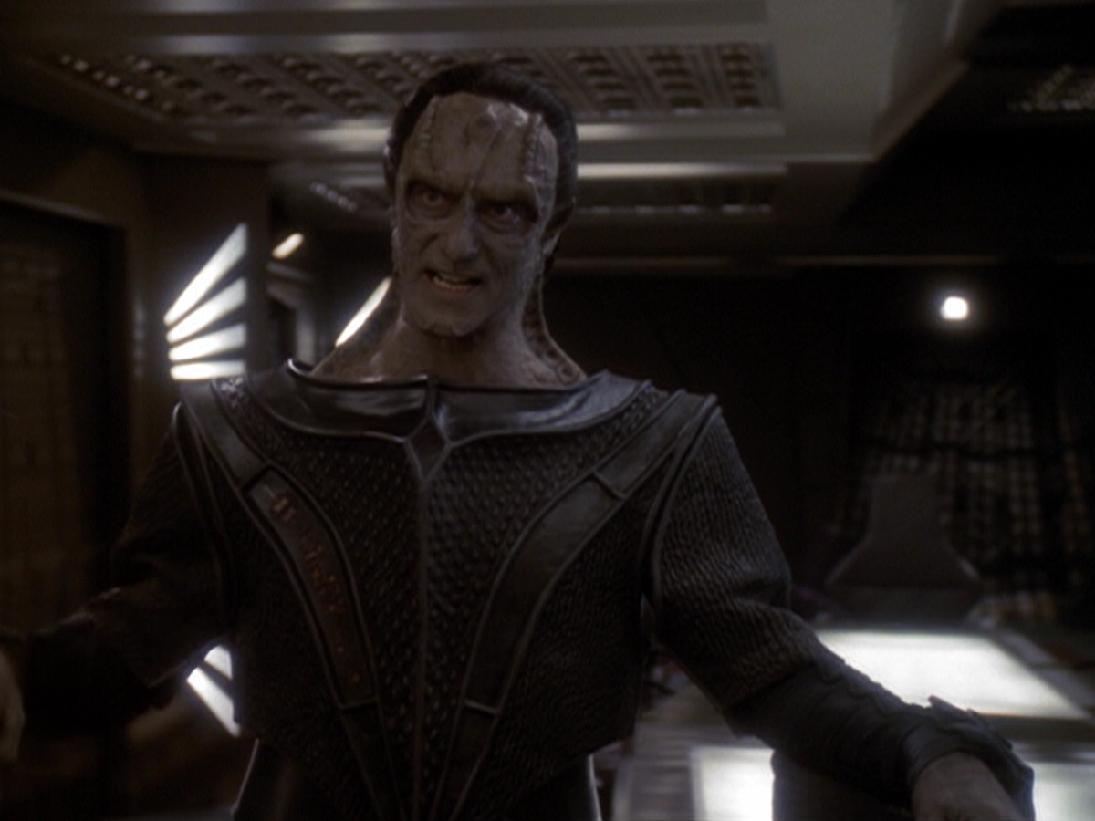 extant_StarTrek_DS9_6x05-FavorTheBold_02667.jpg