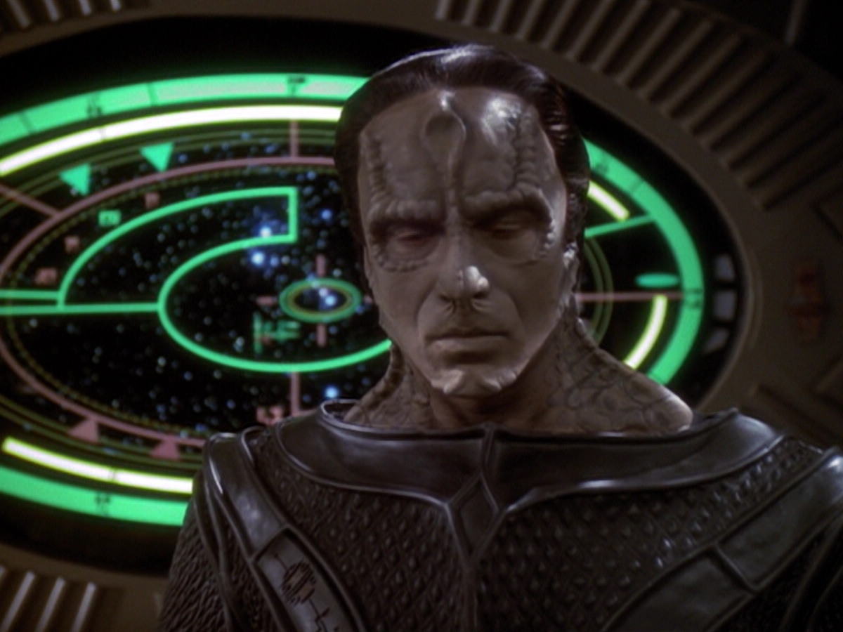 extant_StarTrek_DS9_6x05-FavorTheBold_02672.jpg