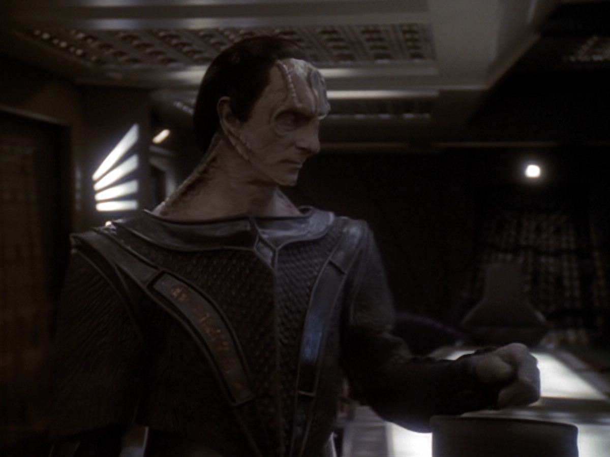 extant_StarTrek_DS9_6x05-FavorTheBold_02679.jpg