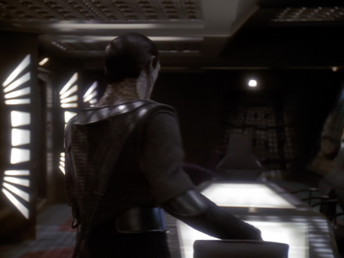 extant_StarTrek_DS9_6x05-FavorTheBold_02683.jpg