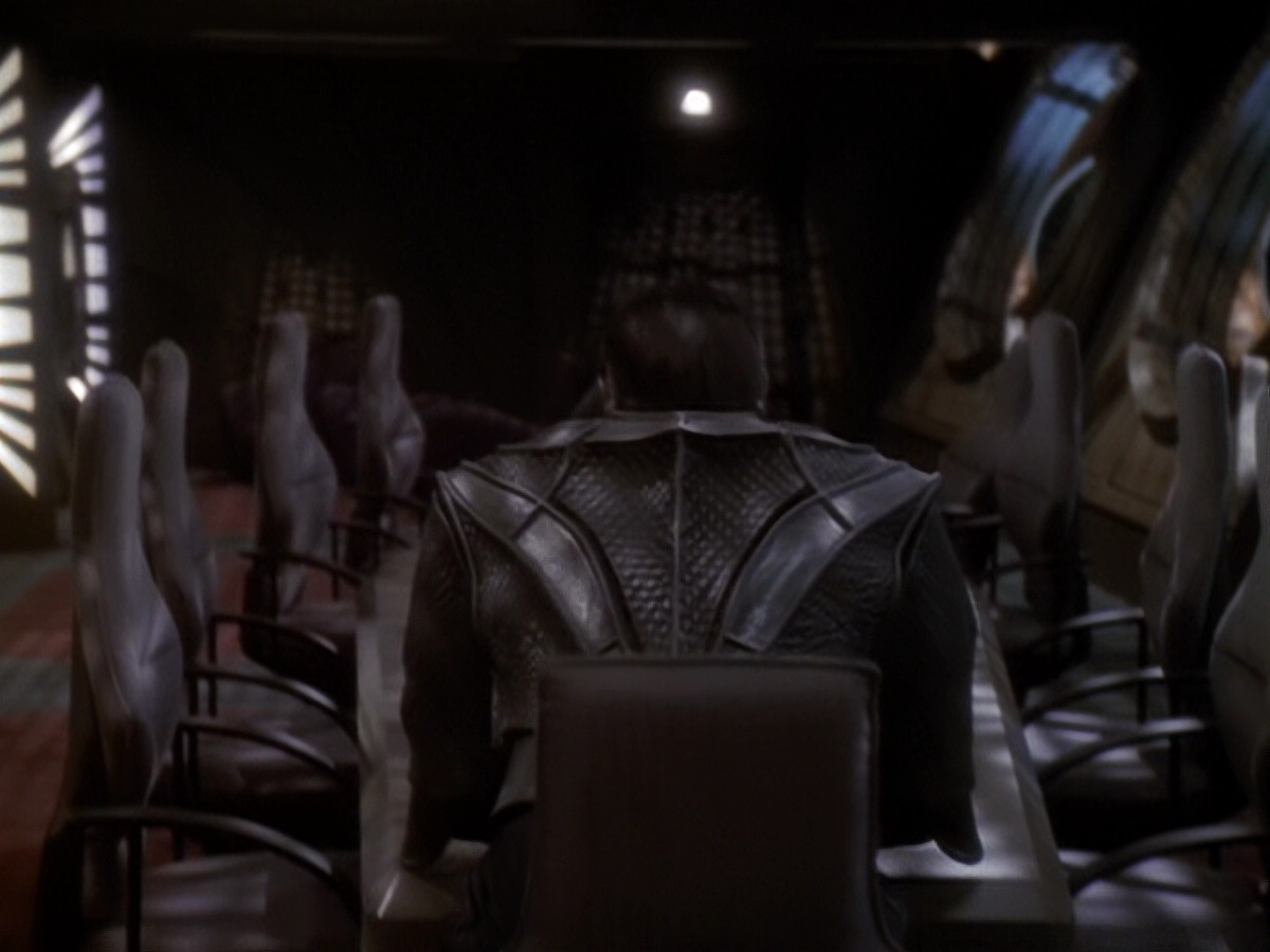 extant_StarTrek_DS9_6x05-FavorTheBold_02685.jpg