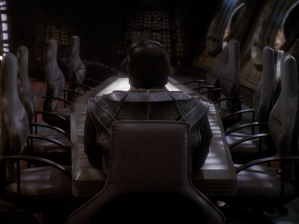 extant_StarTrek_DS9_6x05-FavorTheBold_02690.jpg