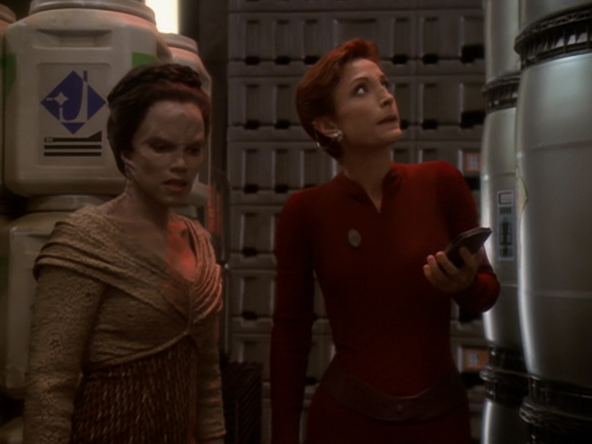 extant_StarTrek_DS9_6x05-FavorTheBold_02705.jpg