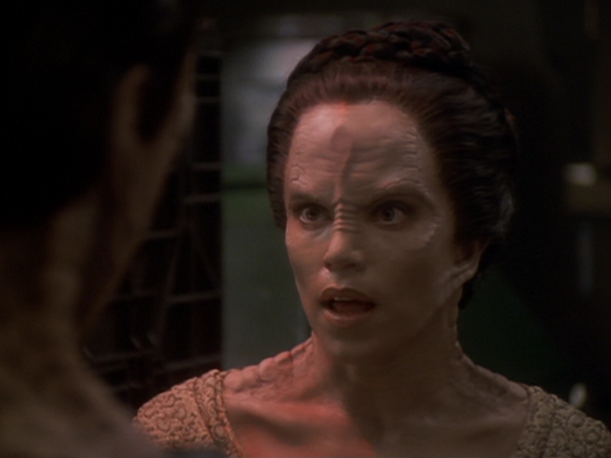 extant_StarTrek_DS9_6x05-FavorTheBold_02749.jpg