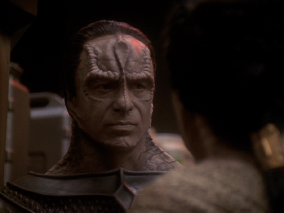 extant_StarTrek_DS9_6x05-FavorTheBold_02752.jpg