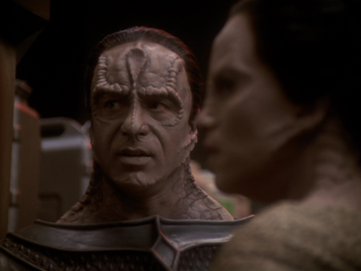 extant_StarTrek_DS9_6x05-FavorTheBold_02757.jpg