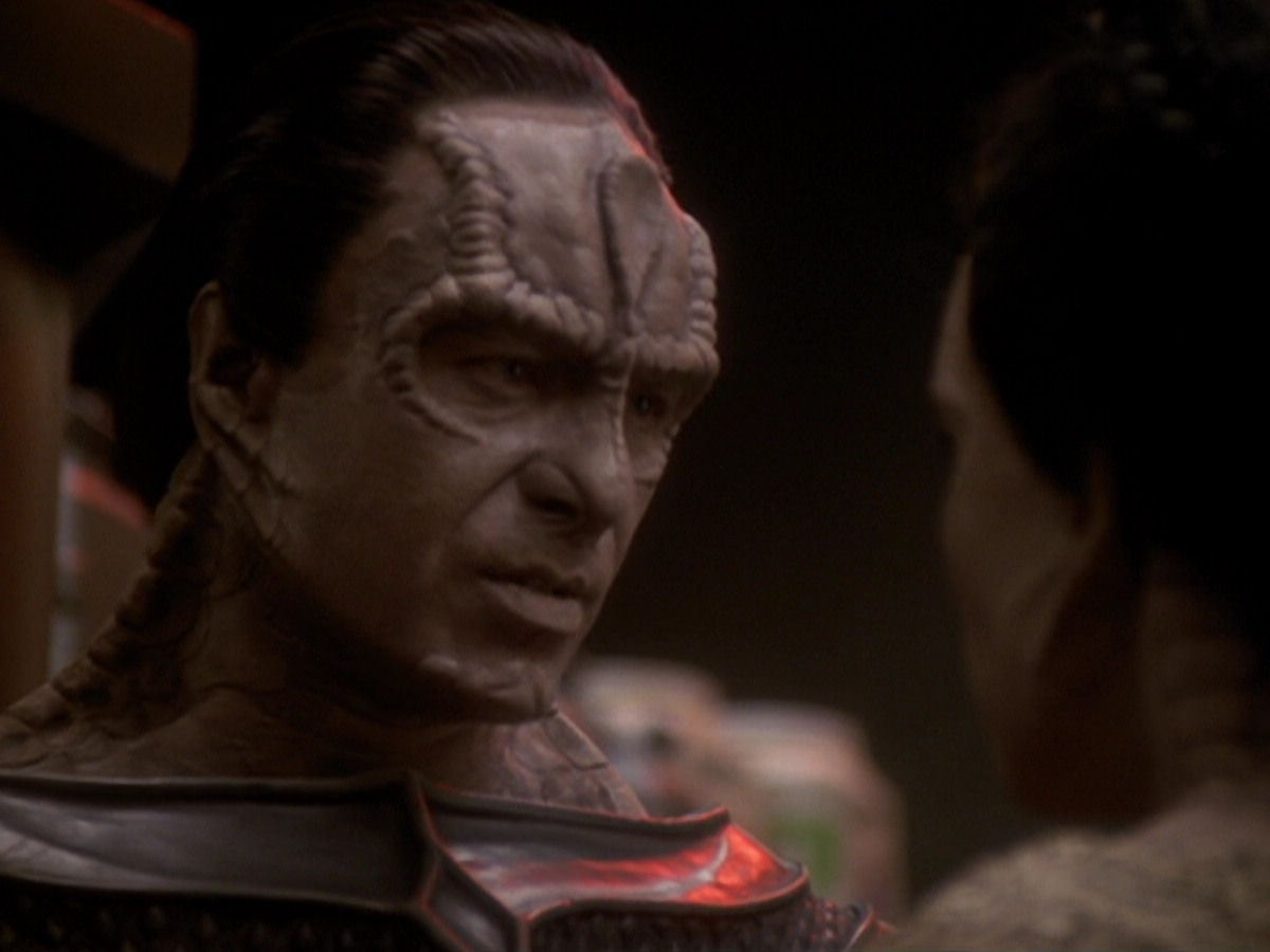 extant_StarTrek_DS9_6x05-FavorTheBold_02768.jpg