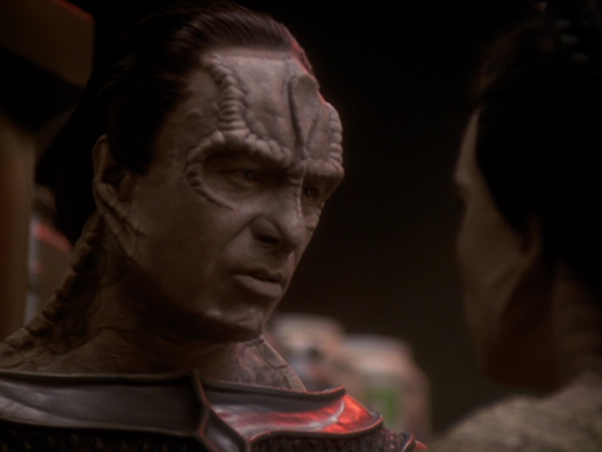 extant_StarTrek_DS9_6x05-FavorTheBold_02769.jpg