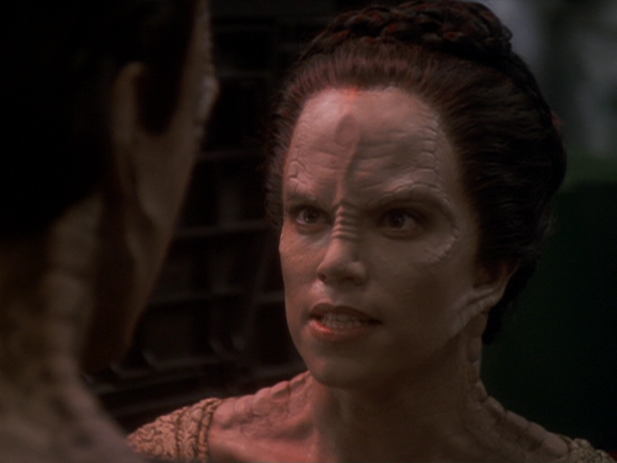 extant_StarTrek_DS9_6x05-FavorTheBold_02789.jpg