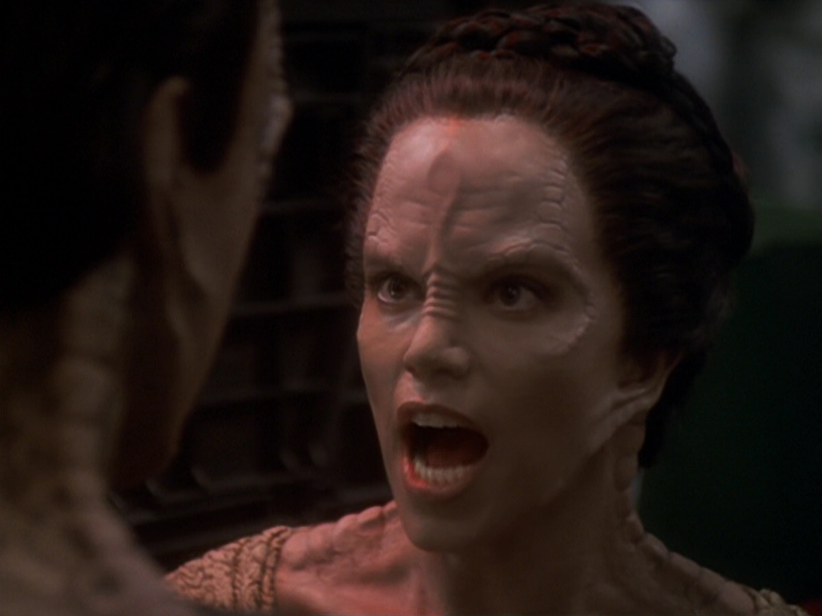 extant_StarTrek_DS9_6x05-FavorTheBold_02792.jpg