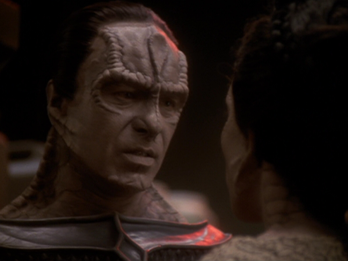 extant_StarTrek_DS9_6x05-FavorTheBold_02794.jpg