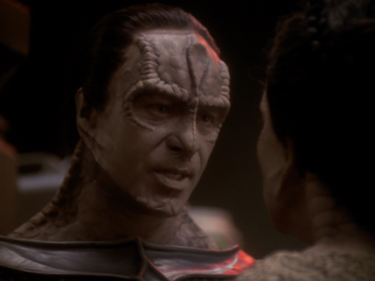 extant_StarTrek_DS9_6x05-FavorTheBold_02802.jpg