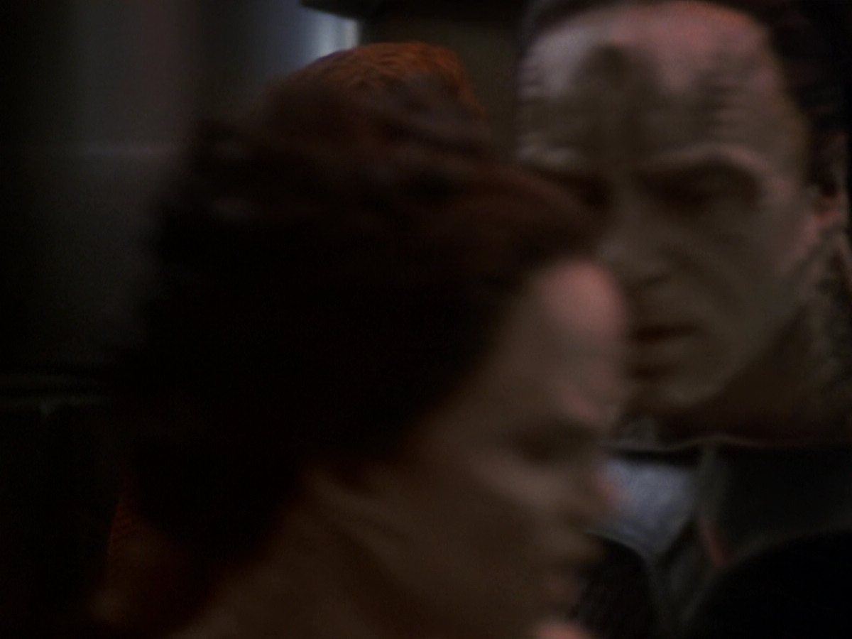 extant_StarTrek_DS9_6x05-FavorTheBold_02809.jpg
