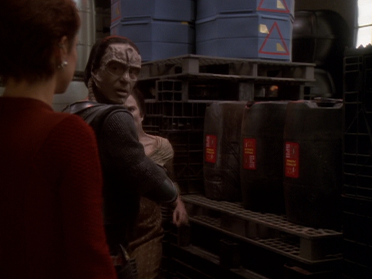extant_StarTrek_DS9_6x05-FavorTheBold_02811.jpg