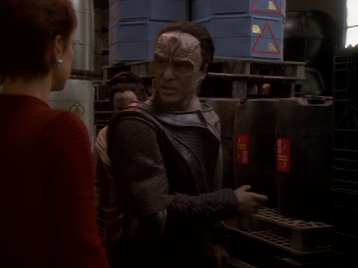 extant_StarTrek_DS9_6x05-FavorTheBold_02814.jpg