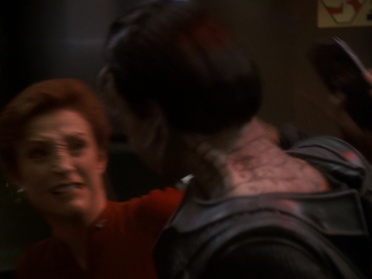 extant_StarTrek_DS9_6x05-FavorTheBold_02823.jpg