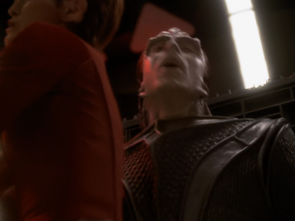 extant_StarTrek_DS9_6x05-FavorTheBold_02826.jpg
