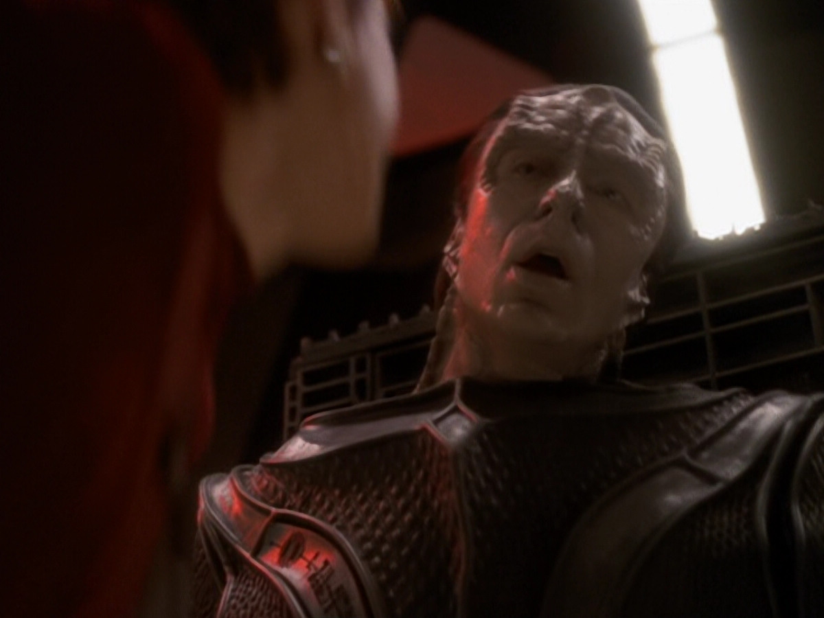 extant_StarTrek_DS9_6x05-FavorTheBold_02830.jpg