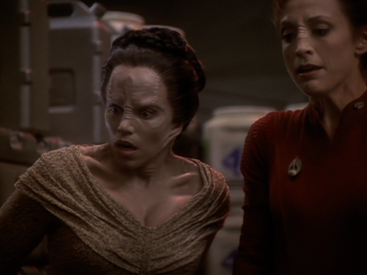 extant_StarTrek_DS9_6x05-FavorTheBold_02840.jpg