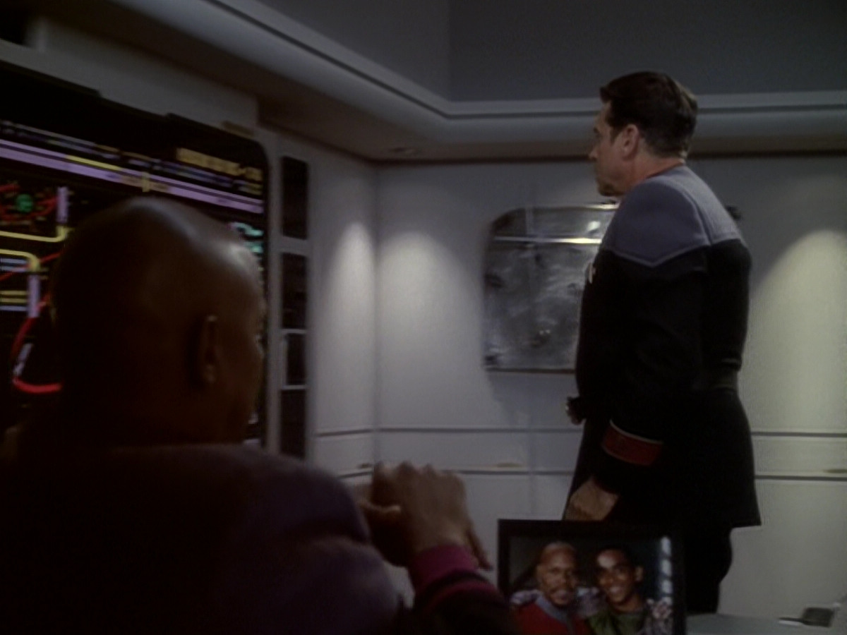 extant_StarTrek_DS9_6x05-FavorTheBold_02936.jpg