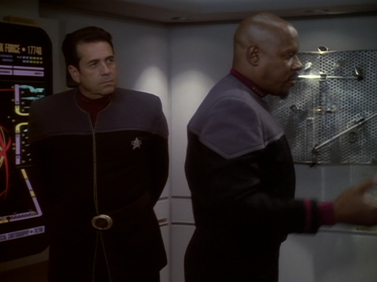extant_StarTrek_DS9_6x05-FavorTheBold_02970.jpg