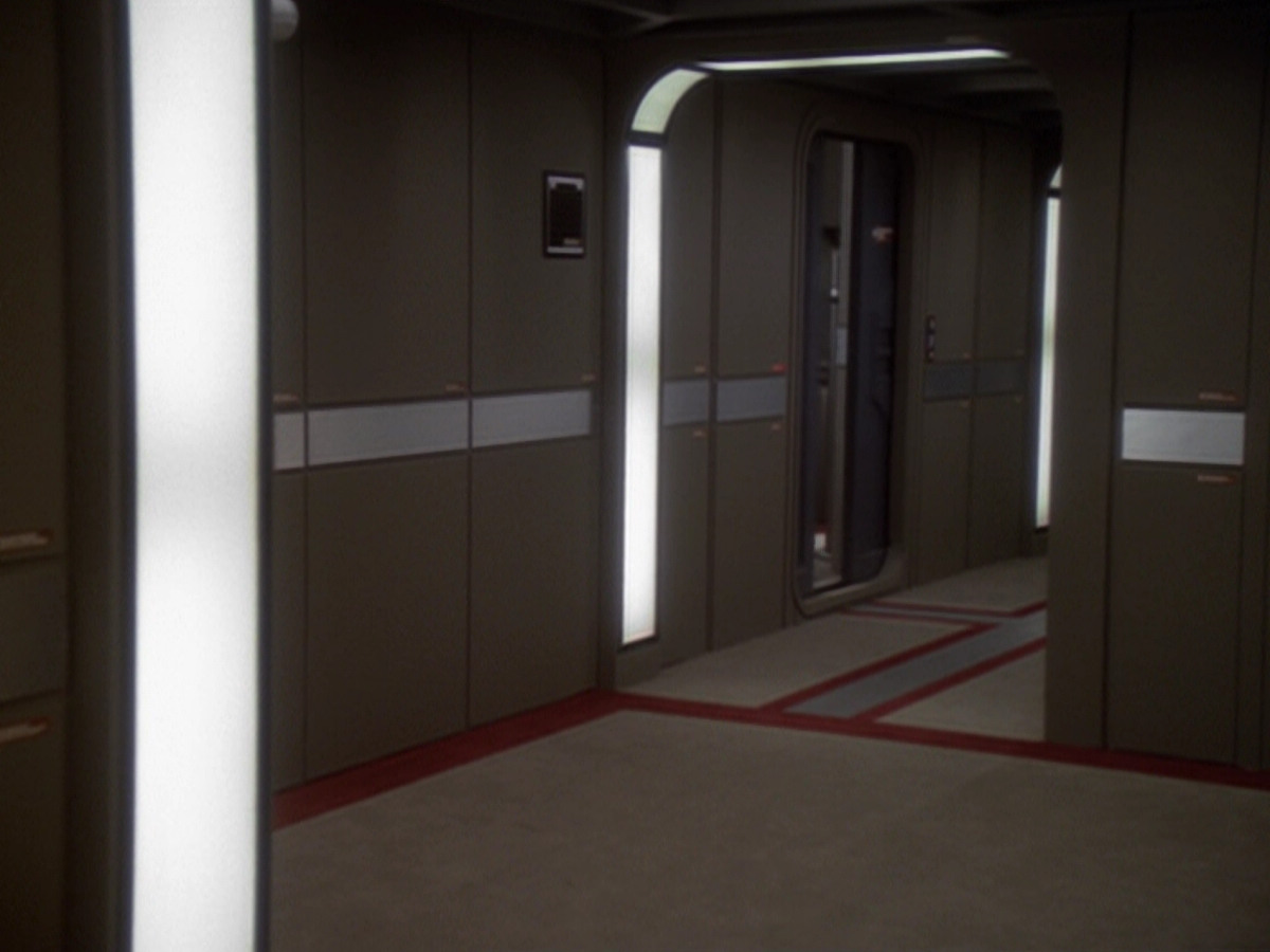 extant_StarTrek_DS9_6x05-FavorTheBold_03037.jpg